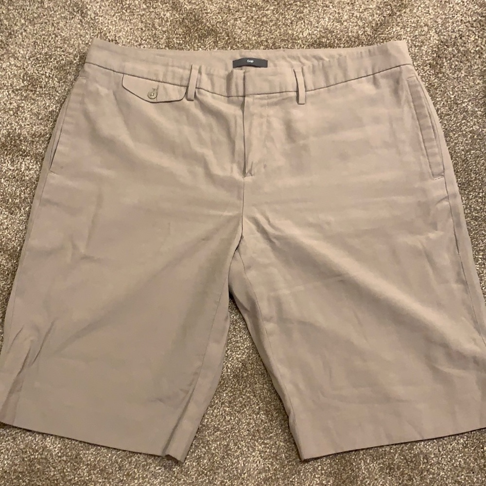 Women’s Gap Bermuda Shorts.